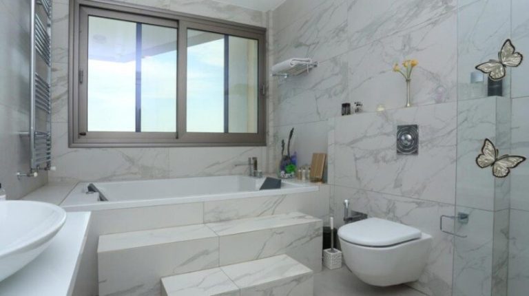 5 Bedroom Villa for Sale in Agios Tychonas, Limassol District