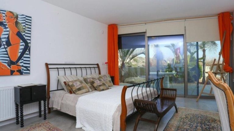 5 Bedroom Villa for Sale in Agios Tychonas, Limassol District
