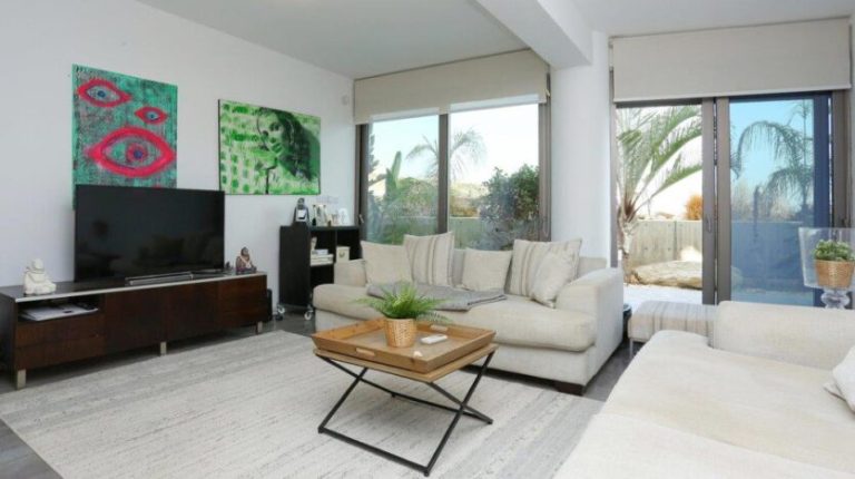 5 Bedroom Villa for Sale in Agios Tychonas, Limassol District