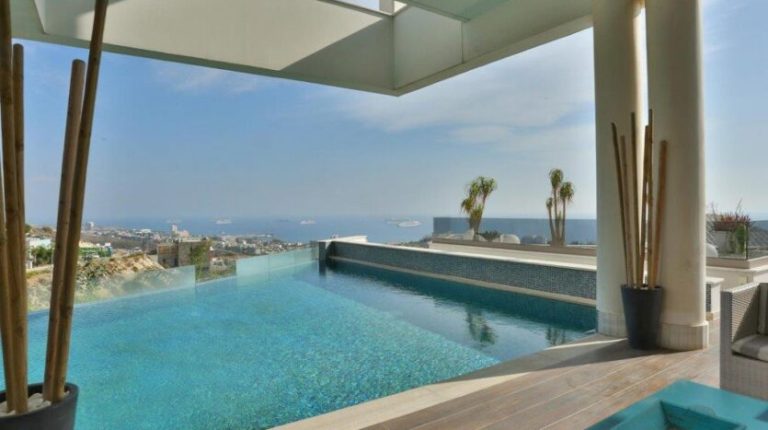5 Bedroom Villa for Sale in Agios Tychonas, Limassol District