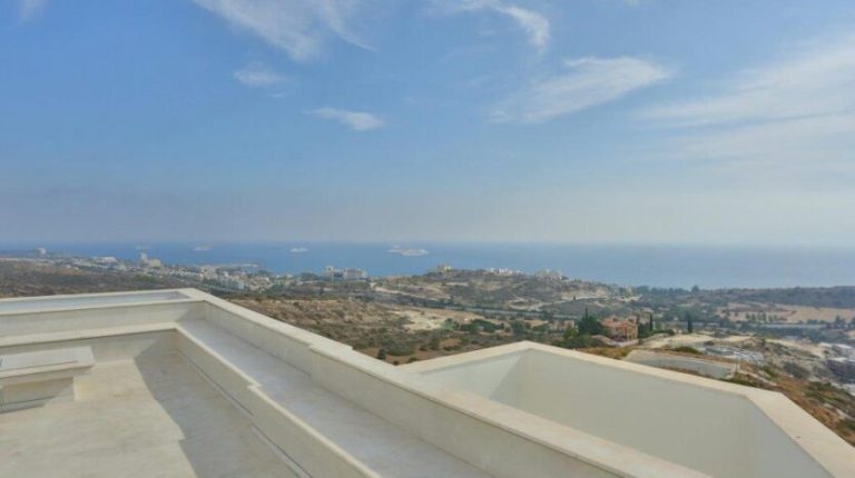 5 Bedroom Villa for Sale in Agios Tychonas, Limassol District