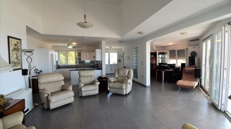 5 Bedroom Villa for Sale in Limassol District