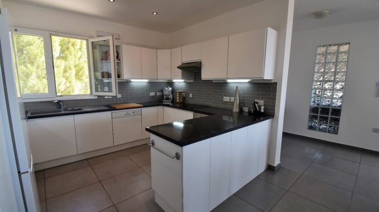 5 Bedroom Villa for Sale in Limassol District