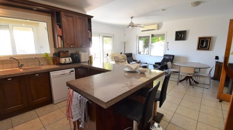 5 Bedroom Villa for Sale in Limassol District