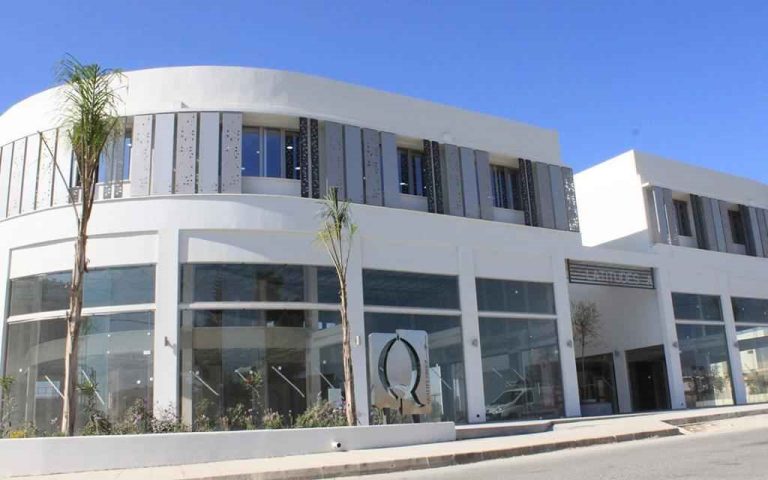 Latitudes A Commercial