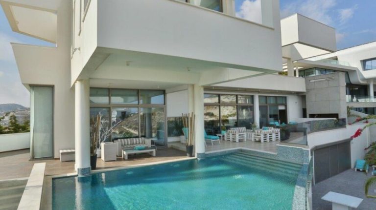 5 Bedroom Villa for Sale in Agios Tychonas, Limassol District