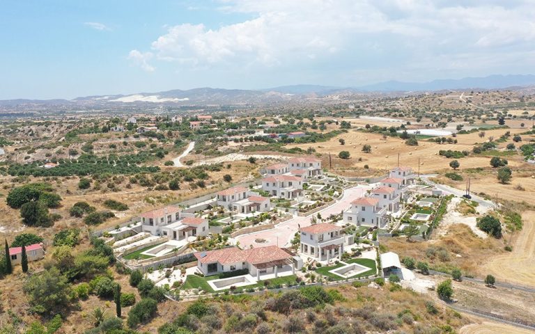 Maroni Hilltop Villas