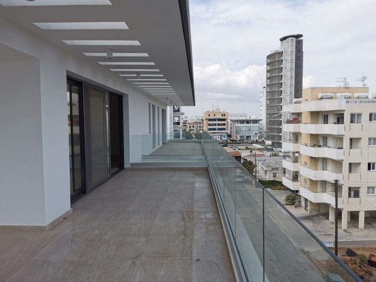 Plus 12 Residence