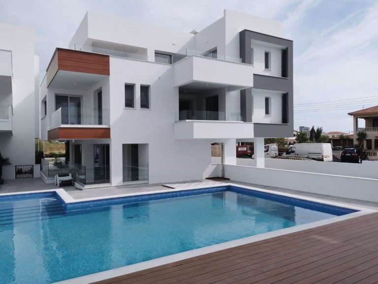 Plus 15 Tamara Gardens