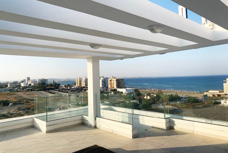 Plus 18 Mackenzie Gardens