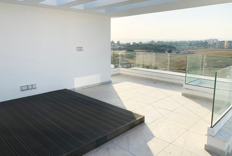 Plus 18 Mackenzie Gardens