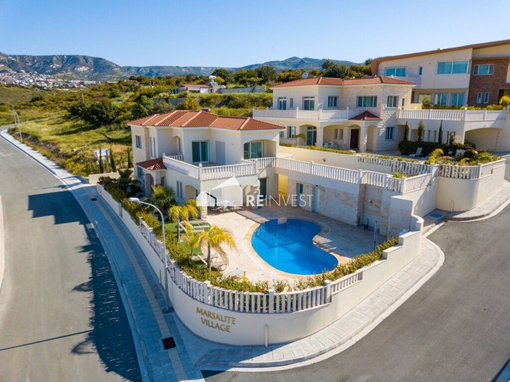 4 Bedroom House for Sale in Peyia, Paphos District