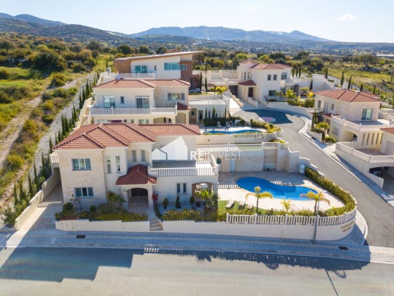 4 Bedroom House for Sale in Peyia, Paphos District