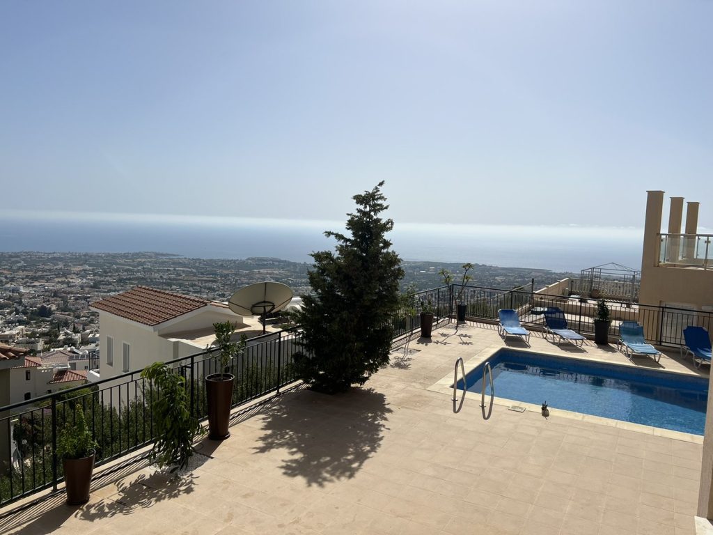 5 Bedroom House for Sale in Peyia, Paphos District