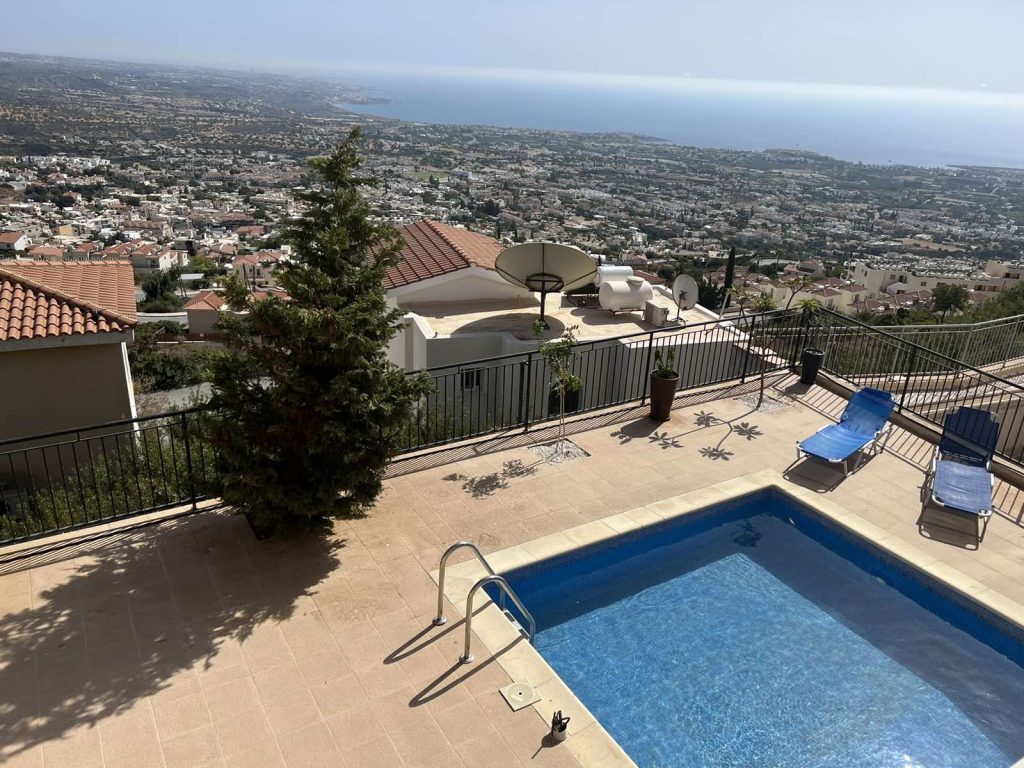 5 Bedroom House for Sale in Peyia, Paphos District