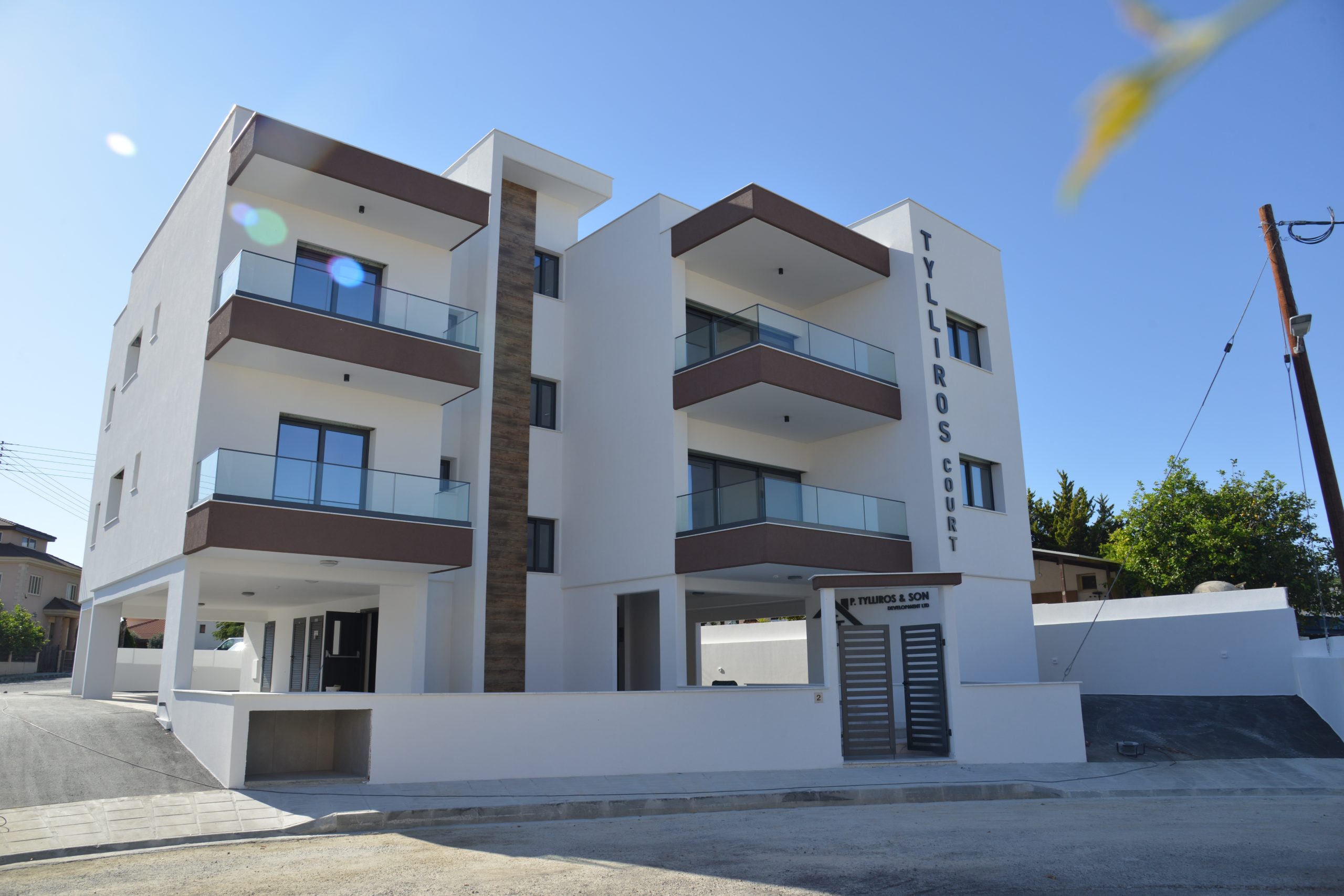 Tylliros Court