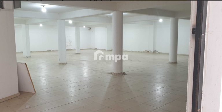 350m² Warehouse for Rent in Makedonitissa, Nicosia District