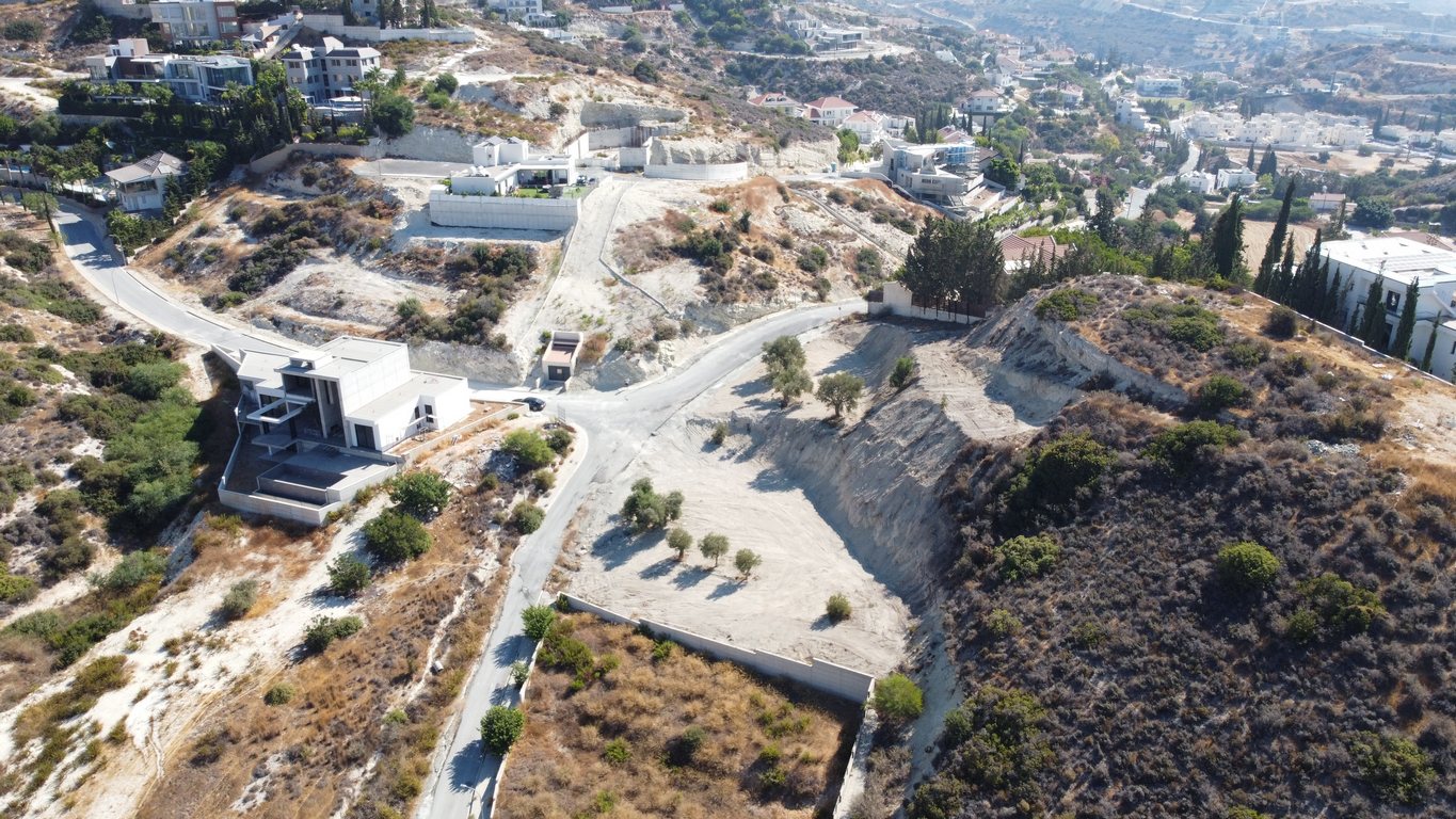 2,700m² Residential Plot for Sale in Agios Tychonas, Limassol District