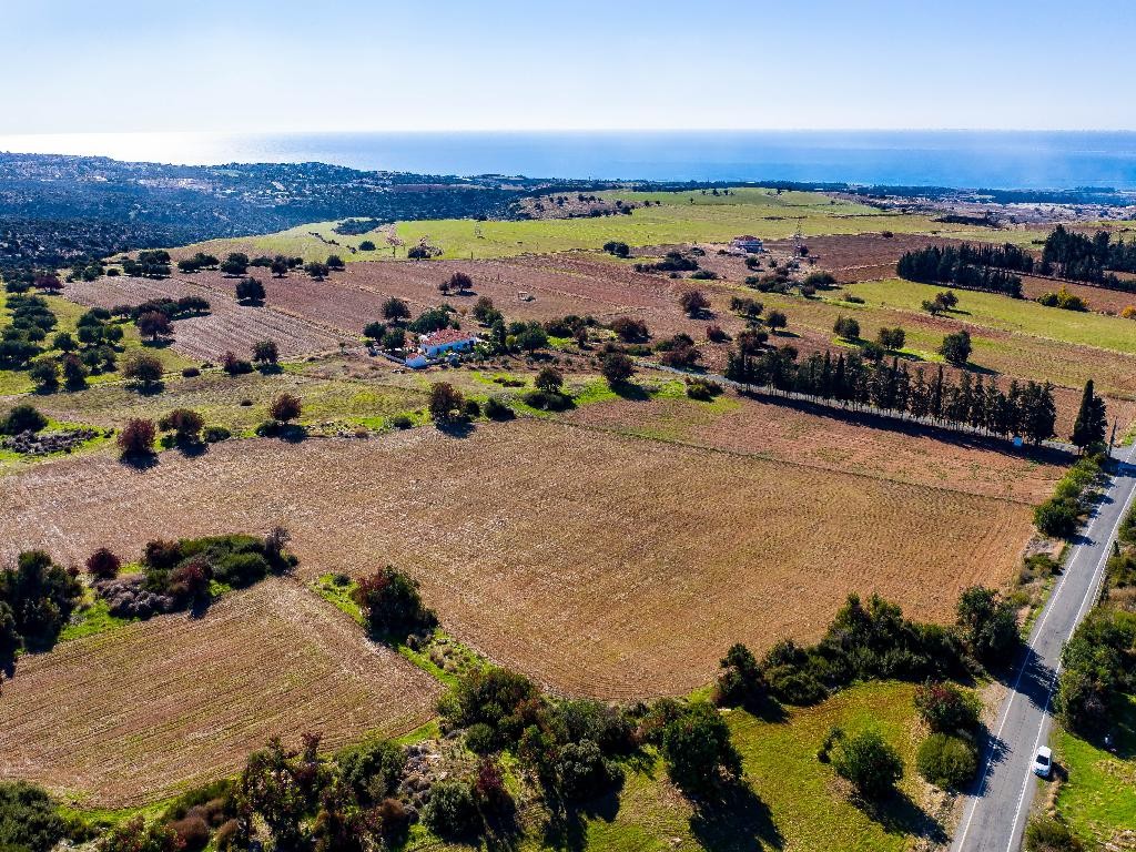 14,308m² Residential Plot for Sale in Kouklia Pafou, Paphos District