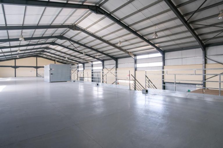 880m² Warehouse for Sale