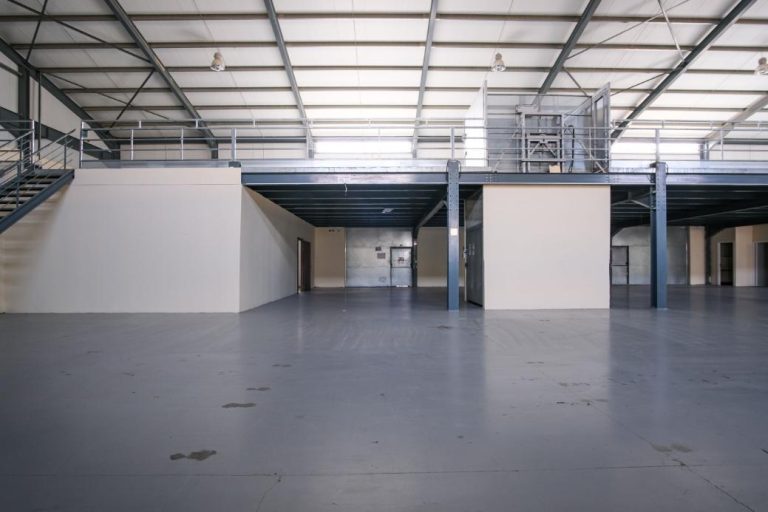 880m² Warehouse for Sale