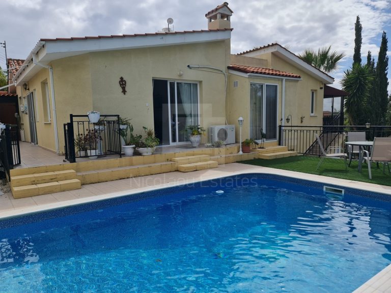 4 Bedroom House for Sale in Peyia, Paphos District