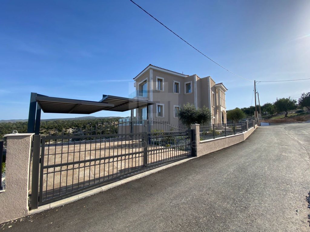 5 Bedroom House for Sale in Peyia, Paphos District