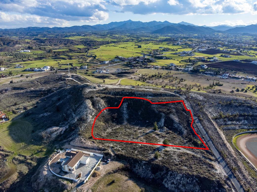 8,450m² Plot for Sale in Arediou, Nicosia District