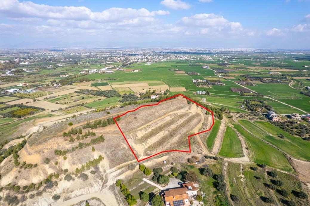 7,358m² Plot for Sale in Pera, Nicosia District