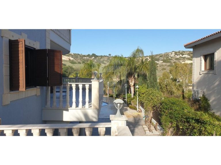 5 Bedroom House for Sale in Pyrgos Lemesou, Limassol District