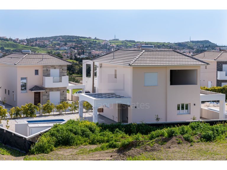 3 Bedroom House for Sale in Parekklisia, Limassol District