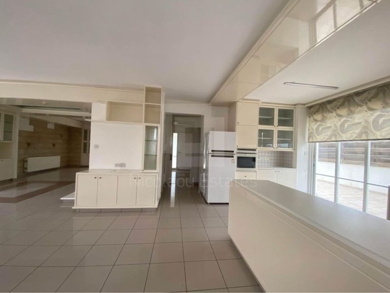 6+ Bedroom House for Sale in Nicosia District