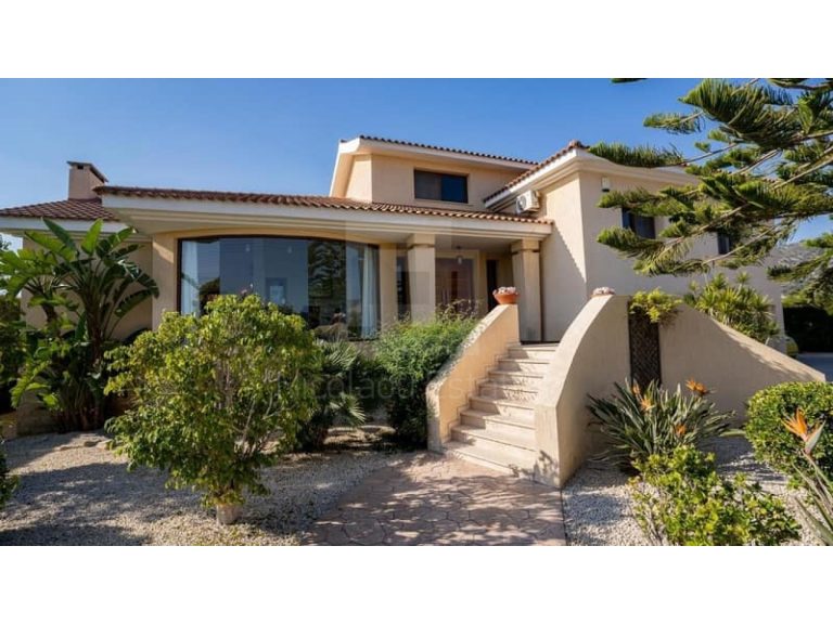 5 Bedroom House for Sale in Parekklisia, Limassol District