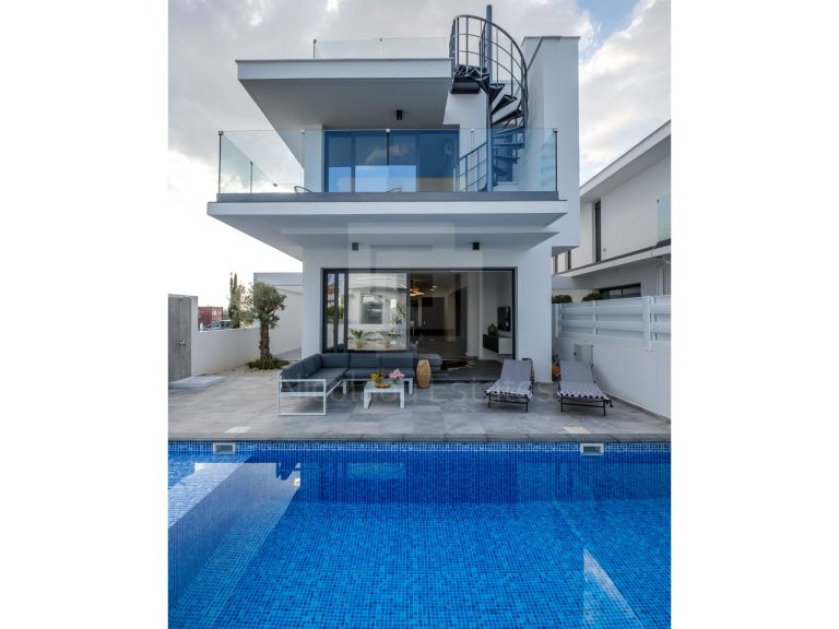 5 Bedroom House for Sale in Larnaca District