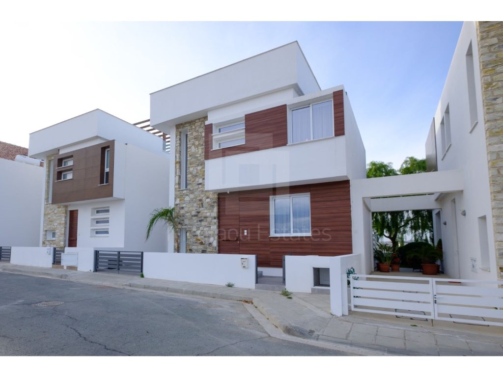 3 Bedroom House for Sale in Dromolaxia, Larnaca District