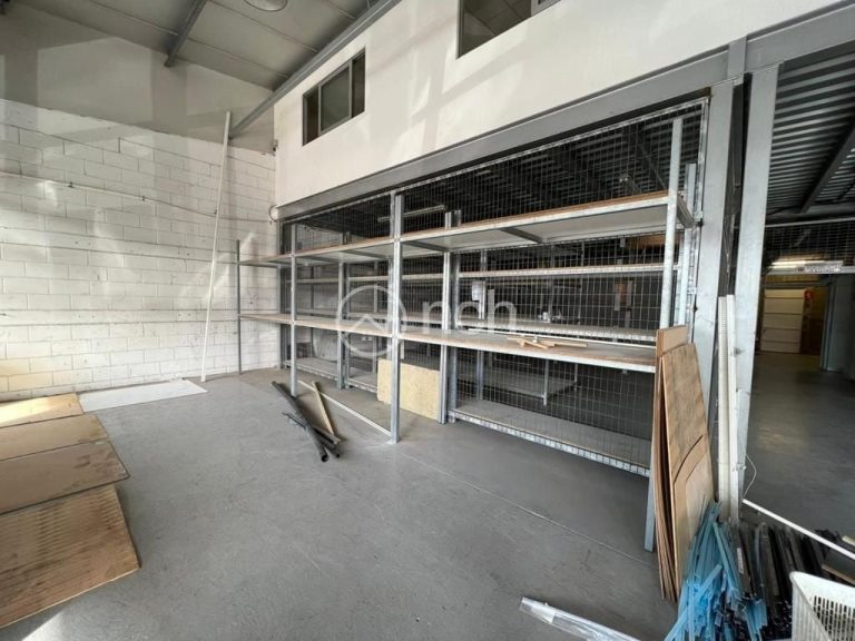 425m² Warehouse for Rent in Aglantzia, Nicosia District