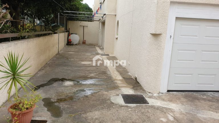 6+ Bedroom House for Sale in Larnaca District