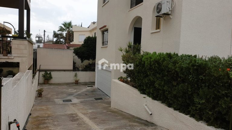 6+ Bedroom House for Sale in Larnaca District