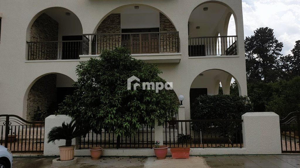 6+ Bedroom House for Sale in Larnaca District