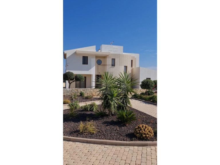 5 Bedroom House for Sale in Kouklia, Paphos District