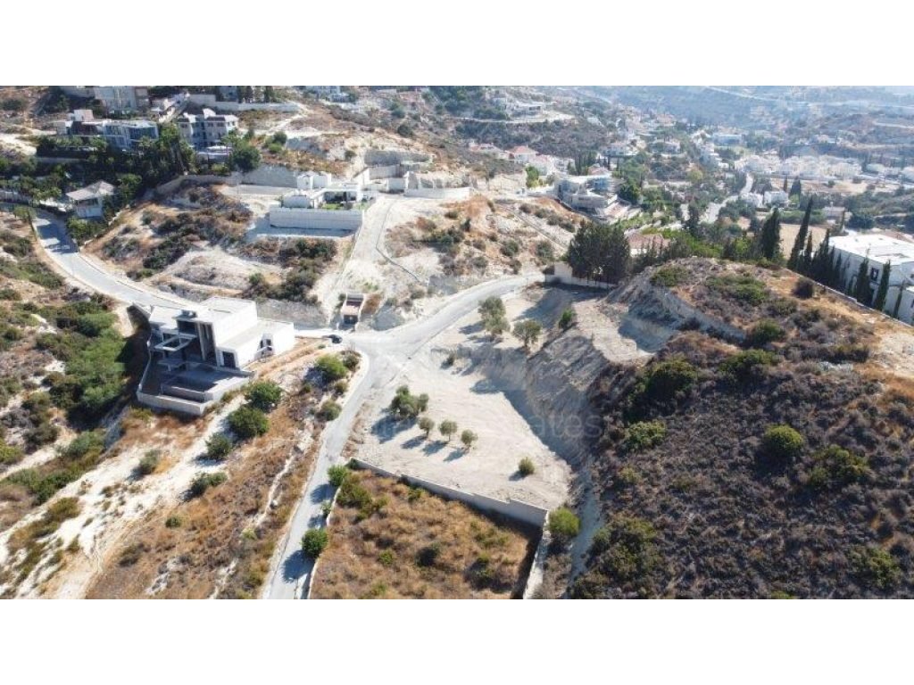 2,700m² Plot for Sale in Agios Tychonas, Limassol District