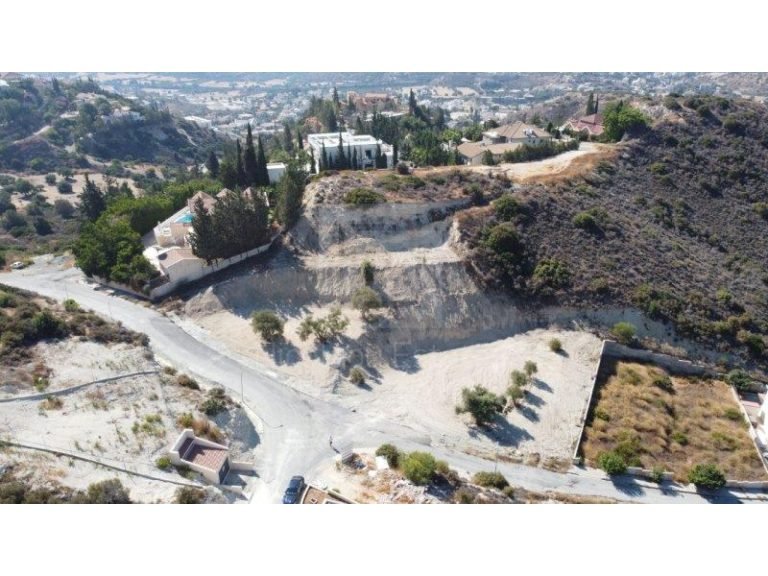 2,700m² Plot for Sale in Agios Tychonas, Limassol District