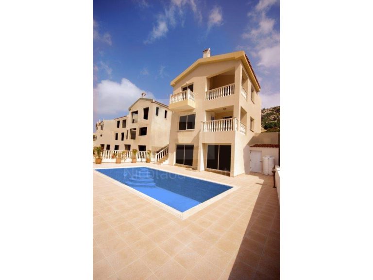 6+ Bedroom House for Sale in Peyia, Paphos District