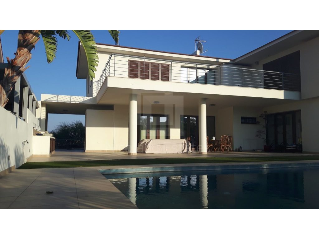 5 Bedroom House for Sale in Engomi, Nicosia District