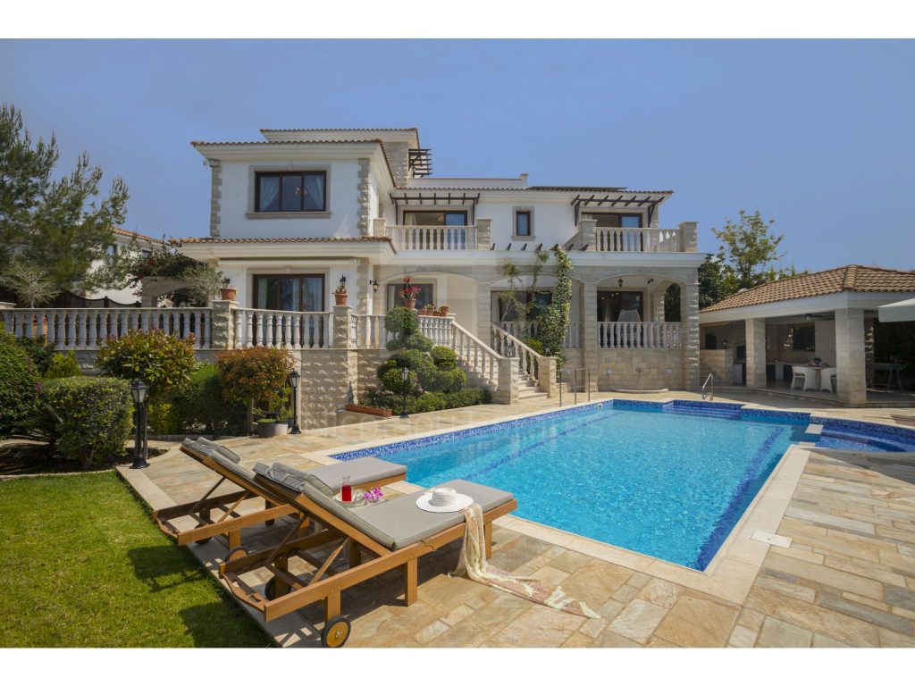 5 Bedroom House for Sale in Argaka, Paphos District