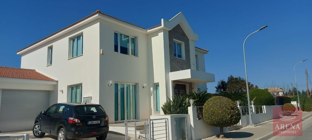 4 Bedroom House for Sale in Oroklini, Larnaca District