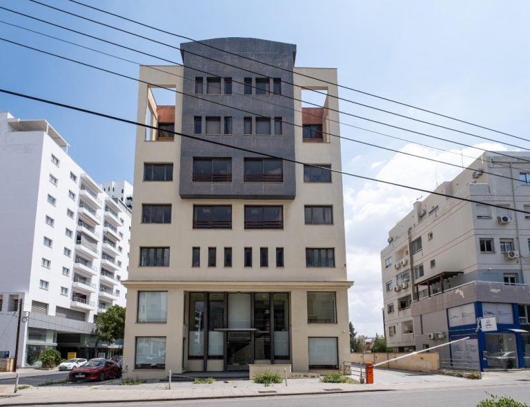 1060m² Building for Sale in Agioi Omologites, Nicosia District