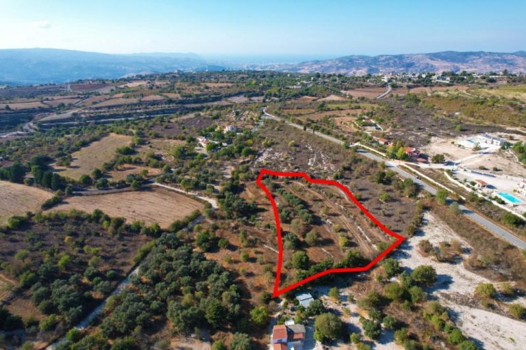 5,352m² Residential Plot for Sale in Lasa, Paphos District