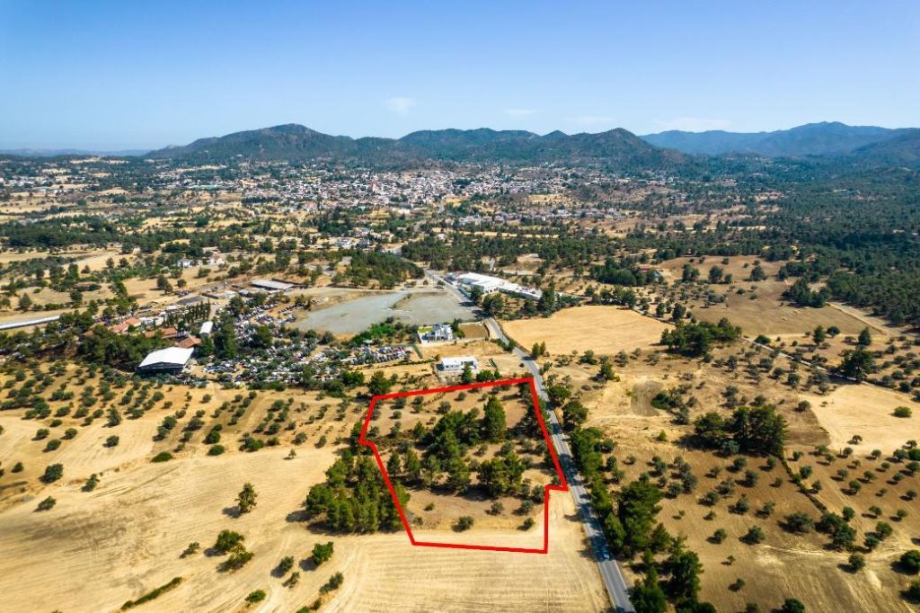 11,680m² Commercial Plot for Sale in Lythrodontas, Nicosia District