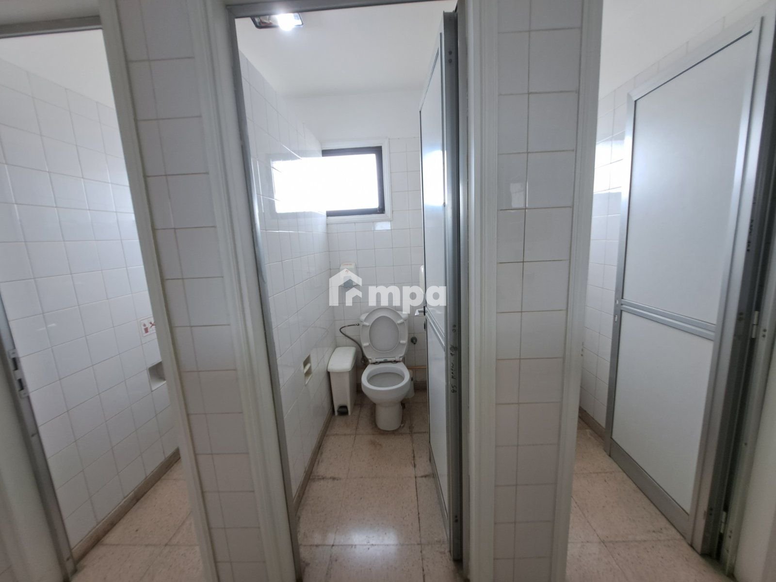950m² Office for Rent in Latsia, Nicosia District